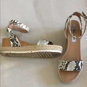 Steve madden size 9 sandal wedge